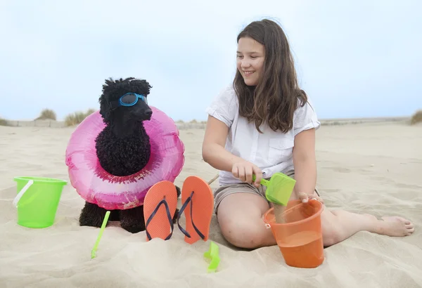 Child and poodle — Stock Photo, Image