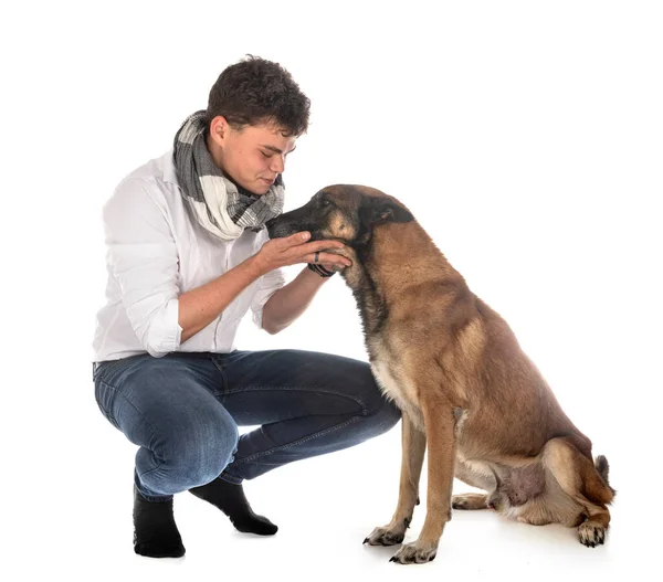 Alter Belgischer Schäferhund Und Besitzer Vor Weißem Hintergrund — Stockfoto