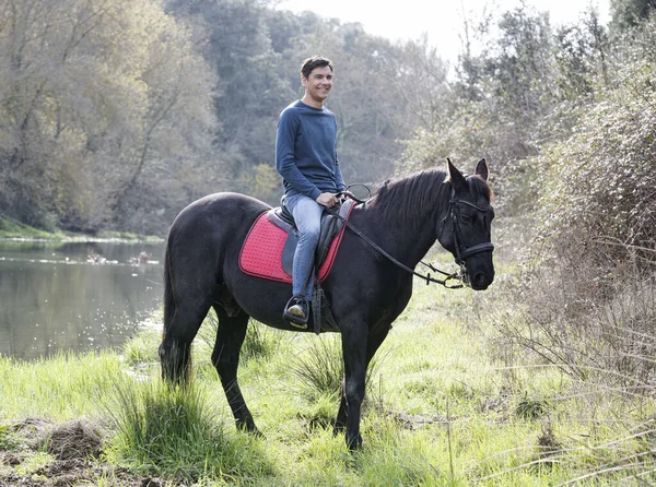Equitação Homem Estão Treinando Ela Preto Cavalo — Fotografia de Stock