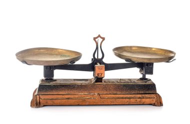 Beyaz arkaplan önünde Roberval dengesi