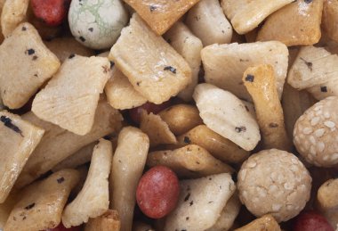 Atıştırmalık arka planında bir grup kraker