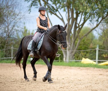 Binicilik kız Genç at eğitim