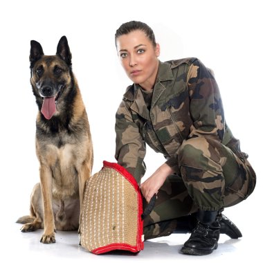 kadın asker ve malinois