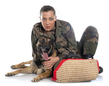 kadın asker ve malinois