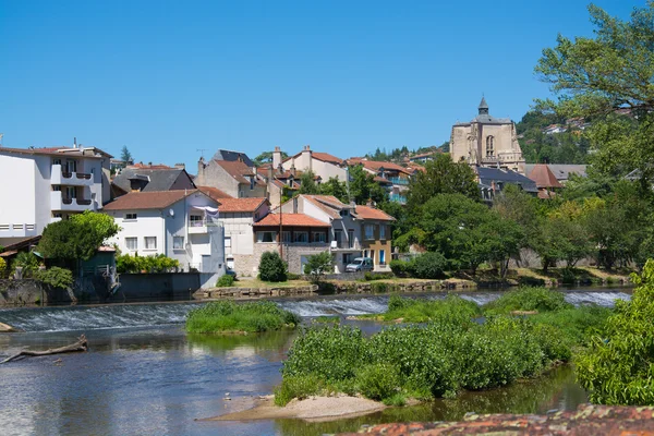 Riverbanks Villefranche-de-Rouergue in Frankrijk — Stockfoto