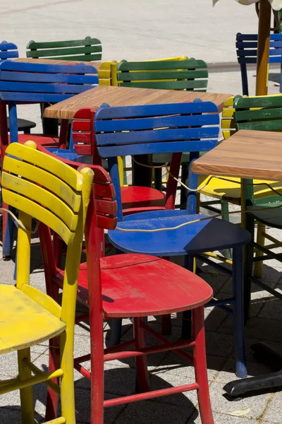 Cadeiras de madeira coloridas — Fotografia de Stock