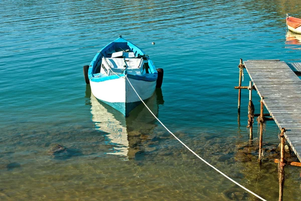 Barco de pesca envejecimiento —  Fotos de Stock