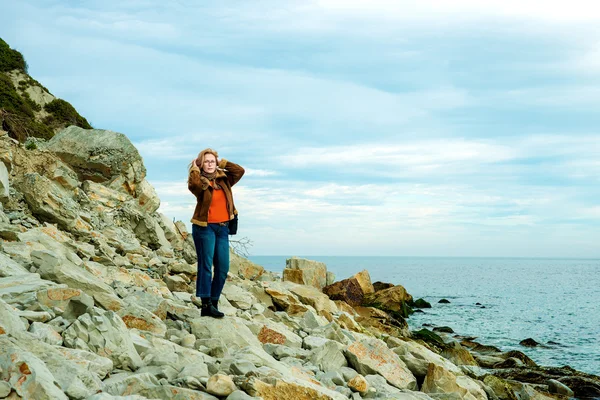 Meisje op zee — Stockfoto