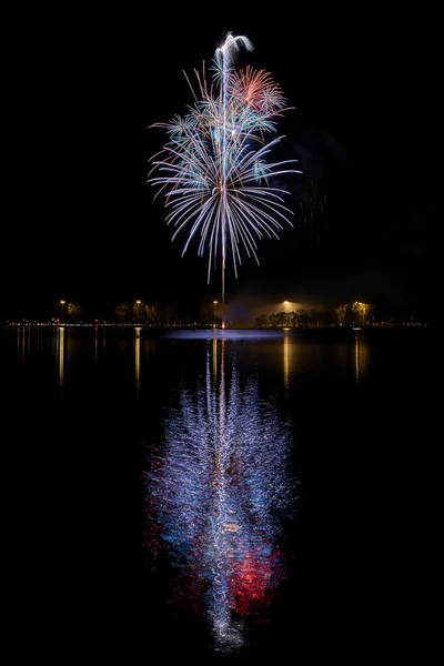 Fuegos artificiales am See Imágenes de stock libres de derechos