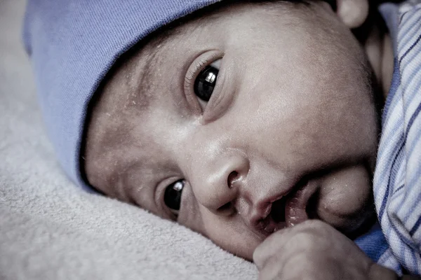 Yeni doğan bebek yüz