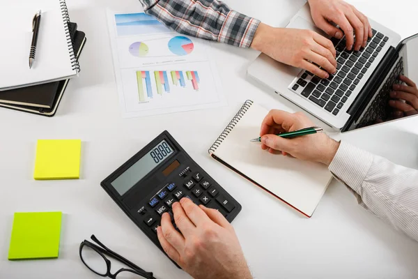 Concepto Negocio Dos Hombres Negocios Trabajando Reuniéndose Con Gráfico Oficina — Foto de Stock