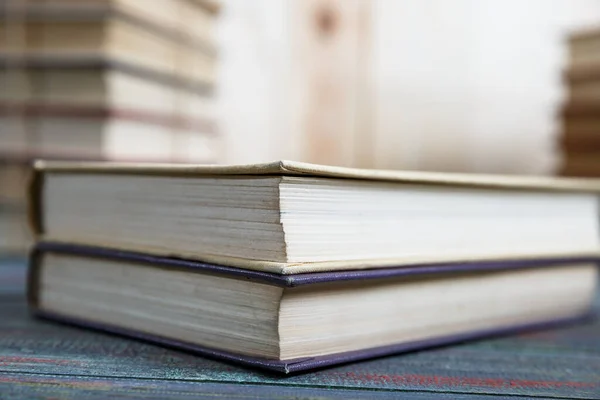 Concepto Educación Lectura Grupo Libros Coloridos Sobre Mesa Madera —  Fotos de Stock