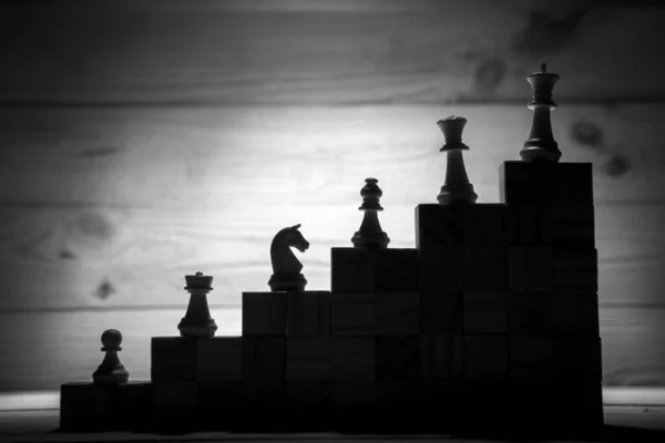 Unternehmenshierarchie Strategiekonzept Mit Schachfiguren Schach Steht Auf Einer Pyramide Aus — Stockfoto