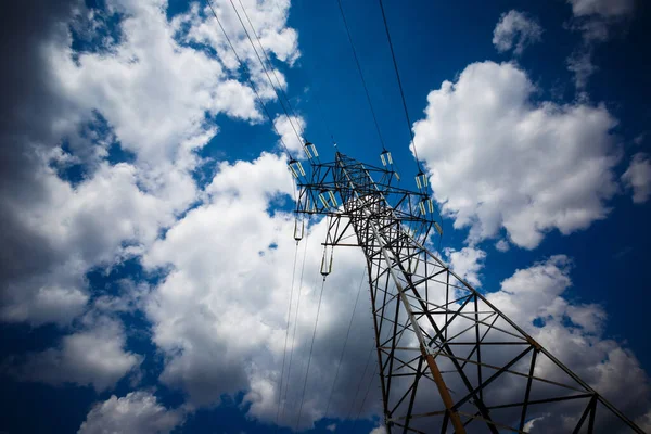 Elektrik Dünyanın Büyük Enerjisidir Yüksek Voltaj Direği Yüksek Voltajlı Gökyüzü — Stok fotoğraf