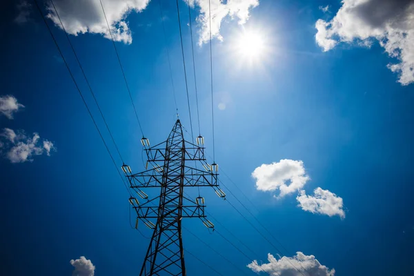Elektrik Dünyanın Büyük Enerjisidir Yüksek Voltaj Direği Yüksek Voltajlı Gökyüzü — Stok fotoğraf