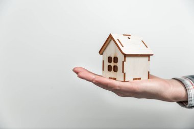 Emlak konsepti. Ev alıp satmak. İpotek ve vergilerin ödenmesi. Borç ve borç. Satın almak. Ev satıldı. Emlakçı ve emlakçı. Kiralık daire. Mülk satışı.