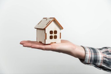 Emlak konsepti. Ev alıp satmak. İpotek ve vergilerin ödenmesi. Borç ve borç. Satın almak. Ev satıldı. Emlakçı ve emlakçı. Kiralık daire. Mülk satışı.