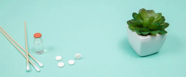 Medicamentos Jeringuillas Surtidos Sobre Fondo Azul Con Espacio Para Copias — Foto de Stock