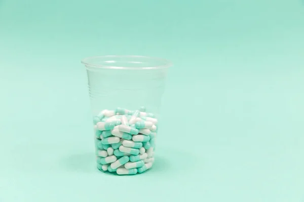 Medicamentos Jeringuillas Surtidos Sobre Fondo Azul Con Espacio Para Copias — Foto de Stock