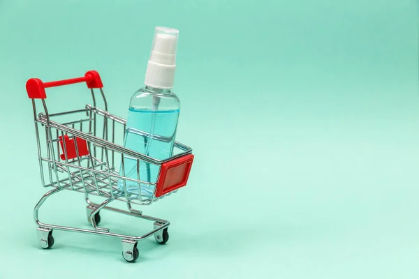 Gyógyszerek Bevásárlókocsiban Kék Háttérrel Koncepció Gyógyszerek Gyógyszertárak Kereskedelme Fénymásolás Szövegszerkesztés — Stock Fotó