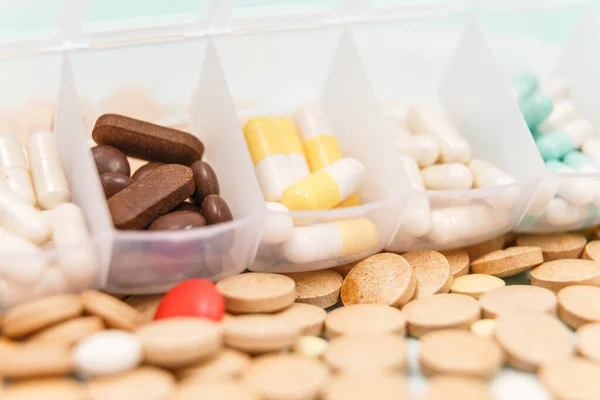 Πολλά Πολύχρωμα Φάρμακα Και Χάπια Από Πάνω — Φωτογραφία Αρχείου