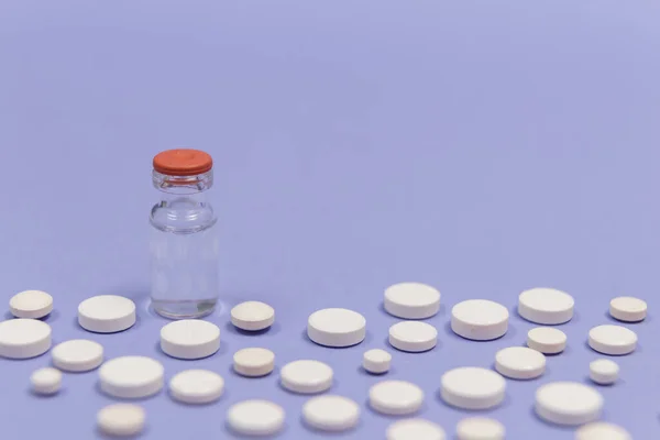 Pill Injection Bottle Purple Background Copy Space Antibiotics Drug Resistance — Stock Photo, Image