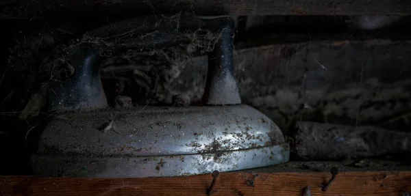Κλείσιμο Παλιού Σιδερένιου Ιστό Αράχνης Στο Παλιό Σπίτι — Φωτογραφία Αρχείου