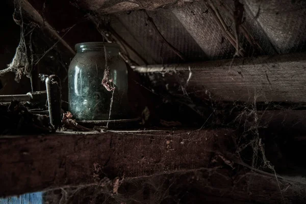 Vidrio Polvoriento Con Telarañas Una Antigua Casa Abandonada —  Fotos de Stock