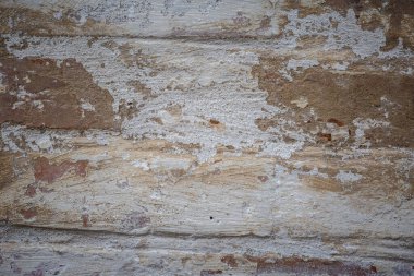 Kırmızılı beyaz tuğlalı eski tuğla duvar.