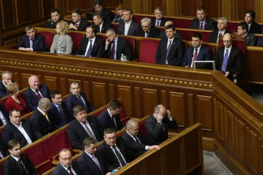 Ukrayna Parlamentosu 27 Kasım 2014 çalışma yeni yapısı ile devam eder.