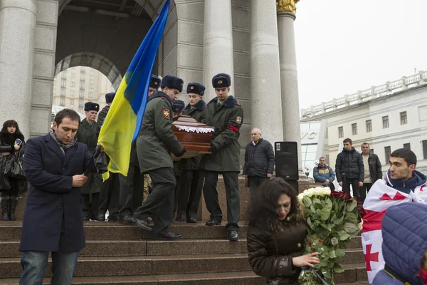 Солдат, який загинув під час сутичок в аеропорту Донецька, відпочив у місті Ке. — стокове фото