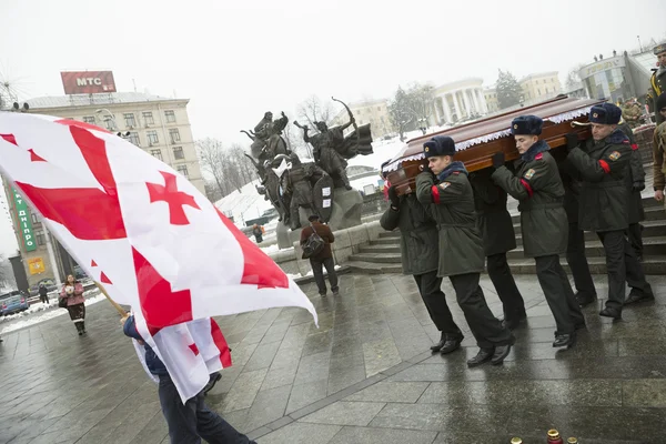 Soldier killed in clashes at Donetsk airport laid in rest in Kie — Stock Photo, Image