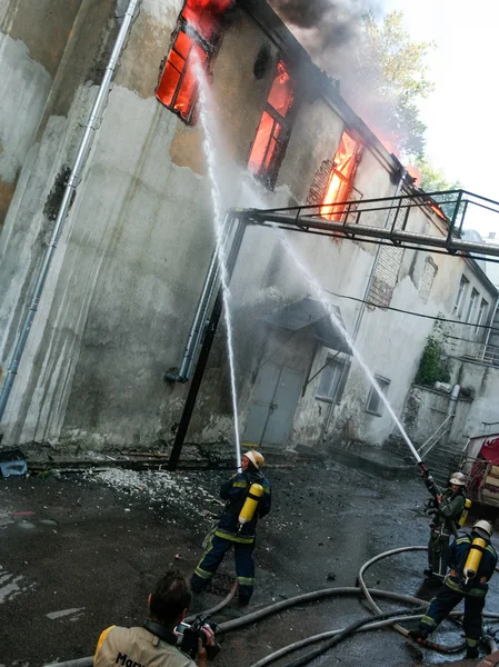 Un incendio en un almacén en 108 Frolovska — Foto de Stock