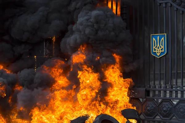 Pneumatici che bruciano — Foto Stock