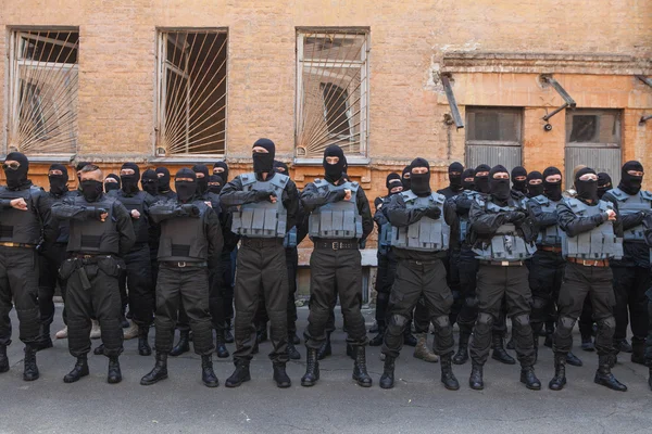 'Nye forsvarere' av Øst-Ukraina "Svarte menn" ta en ed i – stockfoto