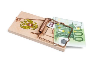 Kırpma yolu ile beyaz üzerinde izole Euro faturası ile Rus fare tuzak.