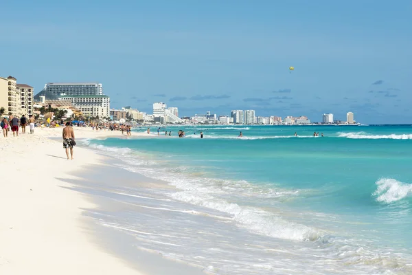 Una vista sulla bellissima spiaggia di Cancun, Messico — Foto Stock