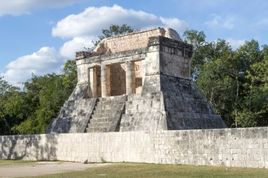 Arkeolojik karmaşık Chichen Itza, Meksika en çok ziyaret edilen sitelerin parçası bir görünümünü