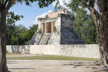 Arkeolojik karmaşık Chichen Itza, Meksika en çok ziyaret edilen sitelerin parçası bir görünümünü
