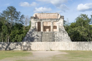 Arkeolojik karmaşık Chichen Itza, Meksika en çok ziyaret edilen sitelerin parçası bir görünümünü