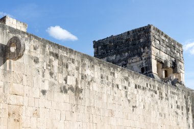 Arkeolojik karmaşık Chichen Itza, Meksika en çok ziyaret edilen sitelerin parçası bir görünümünü