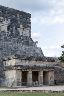 Arkeolojik karmaşık Chichen Itza, Meksika en çok ziyaret edilen sitelerin parçası bir görünümünü