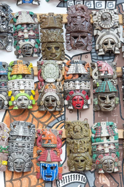 Maya ahşap el işi maskeler