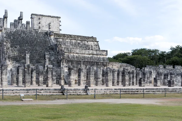 A view of part of the archaeological complex Chichen Itza, one of the most visited sites in Mexico — Stock Photo, Image