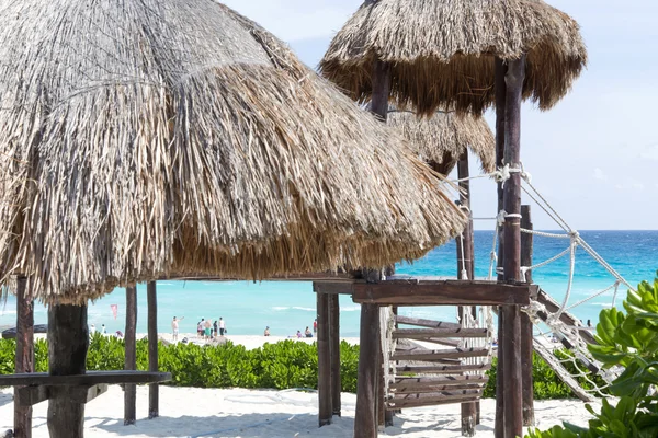 Uma vista da bela praia em Cancun, México — Fotografia de Stock