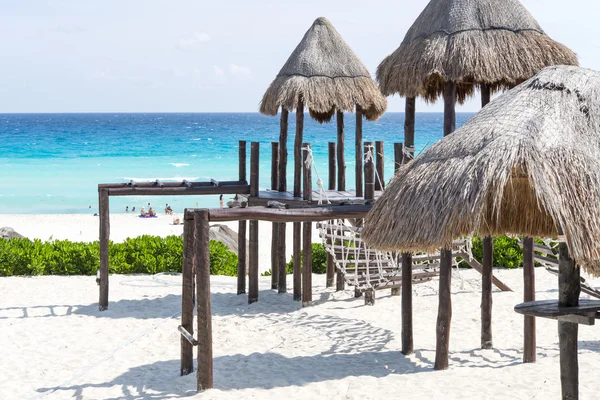 Uma vista da bela praia em Cancun, México — Fotografia de Stock