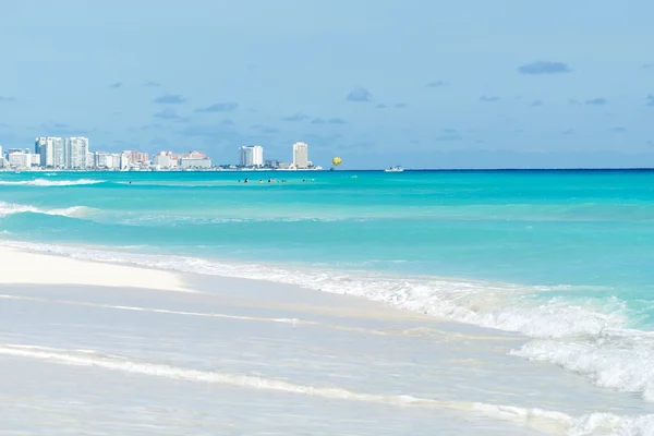 Una vista de la hermosa playa en Cancún, México — Foto de Stock