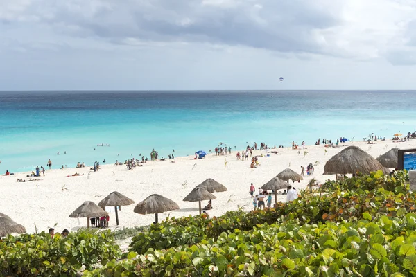 Una vista de la hermosa playa en Cancún, México —  Fotos de Stock
