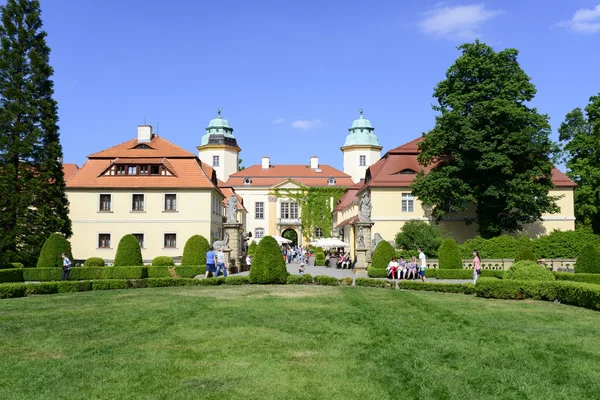 Vista de la entrada en el Castillo de Ksiaz el 4 de junio de 2015 en el distrito de Walbrzych, Polonia . — Foto de Stock