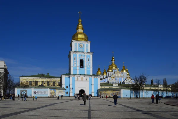 Киев.Украина. Золотой купол Михайловского монастыря XII века — стоковое фото